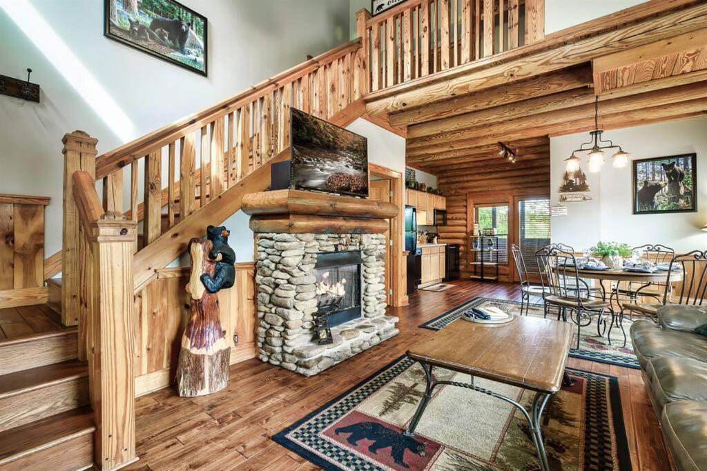 2 Miles From Dollywood Family Resort With Seasonal Outdoor Swimming Pool, Year Around Heated Indoor Swimming Pool, Townhome Style Cabin, Private Hot Tub, Arcade, Tv, Wifi, Kitchen With Refrigerator, Washer And Dryer Pigeon Forge Exteriör bild