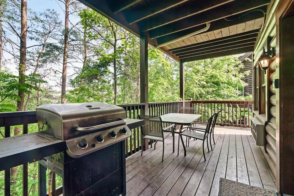 2 Miles From Dollywood Family Resort With Seasonal Outdoor Swimming Pool, Year Around Heated Indoor Swimming Pool, Townhome Style Cabin, Private Hot Tub, Arcade, Tv, Wifi, Kitchen With Refrigerator, Washer And Dryer Pigeon Forge Exteriör bild